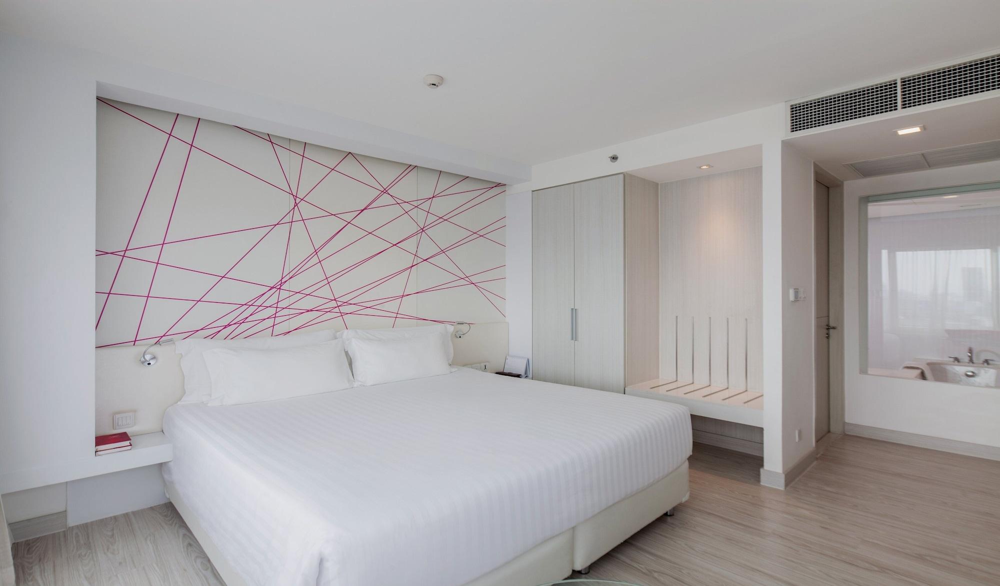 Centara Watergate Pavilion Hotel Банкок Екстериор снимка