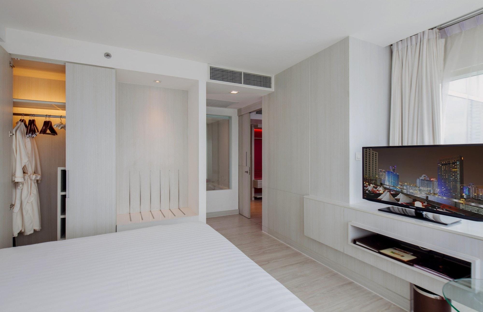 Centara Watergate Pavilion Hotel Банкок Екстериор снимка