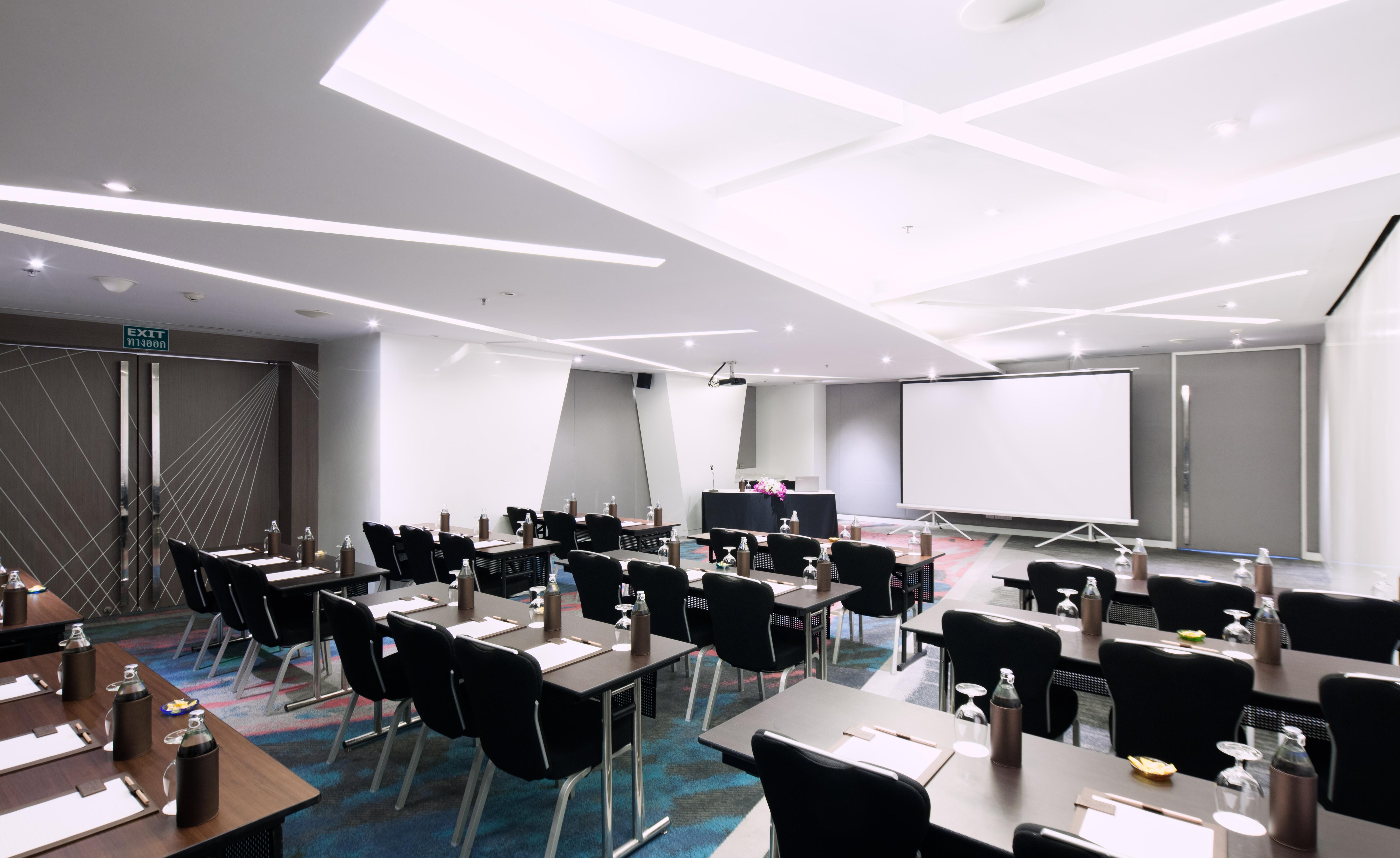 Centara Watergate Pavilion Hotel Банкок Екстериор снимка