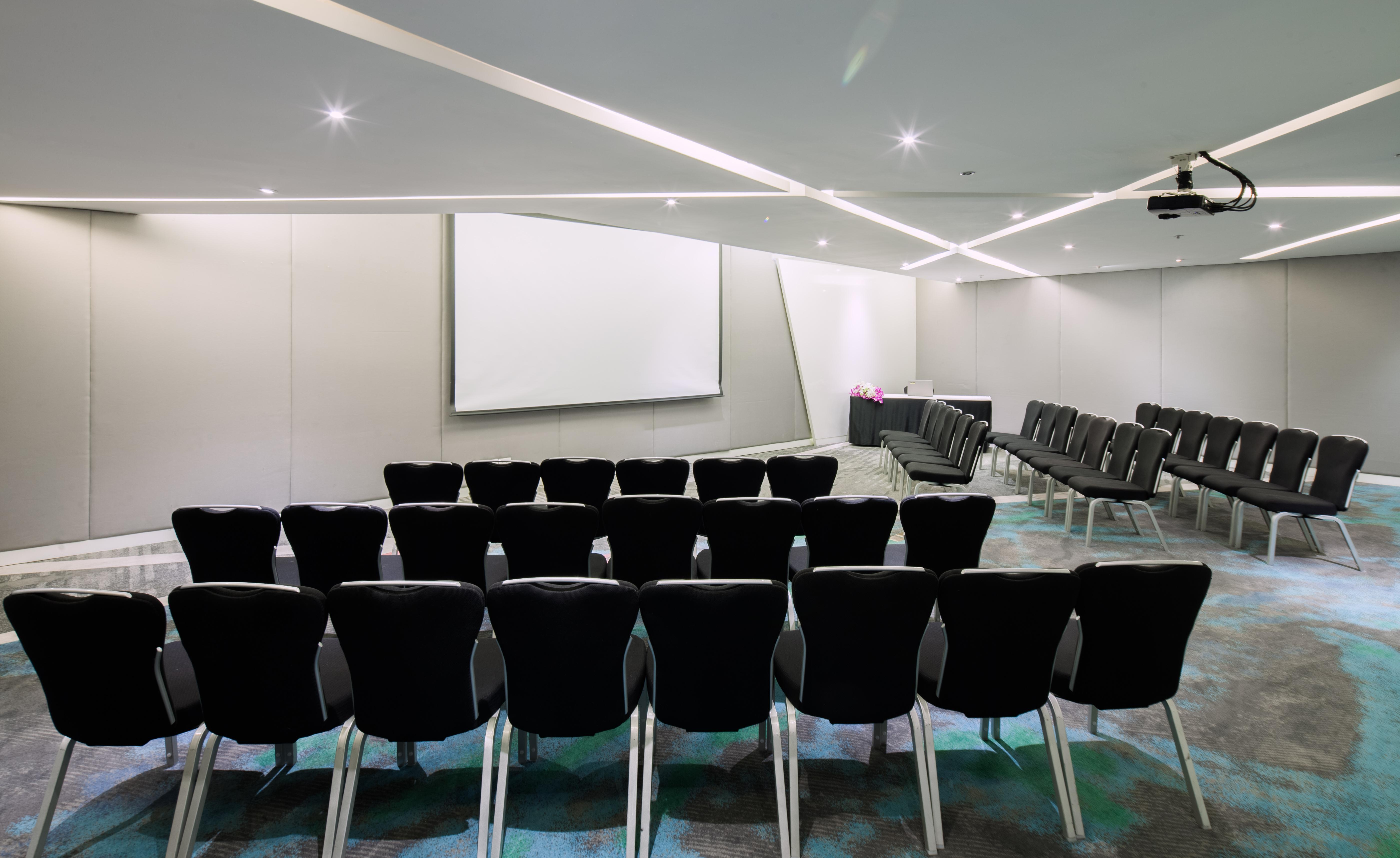 Centara Watergate Pavilion Hotel Банкок Екстериор снимка