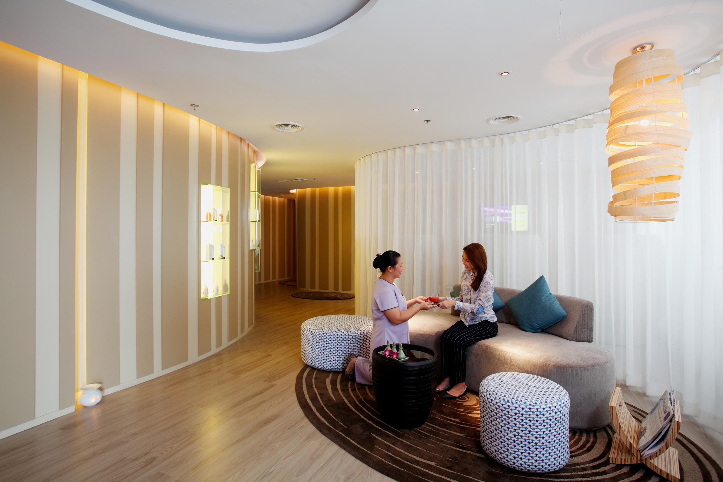 Centara Watergate Pavilion Hotel Банкок Екстериор снимка