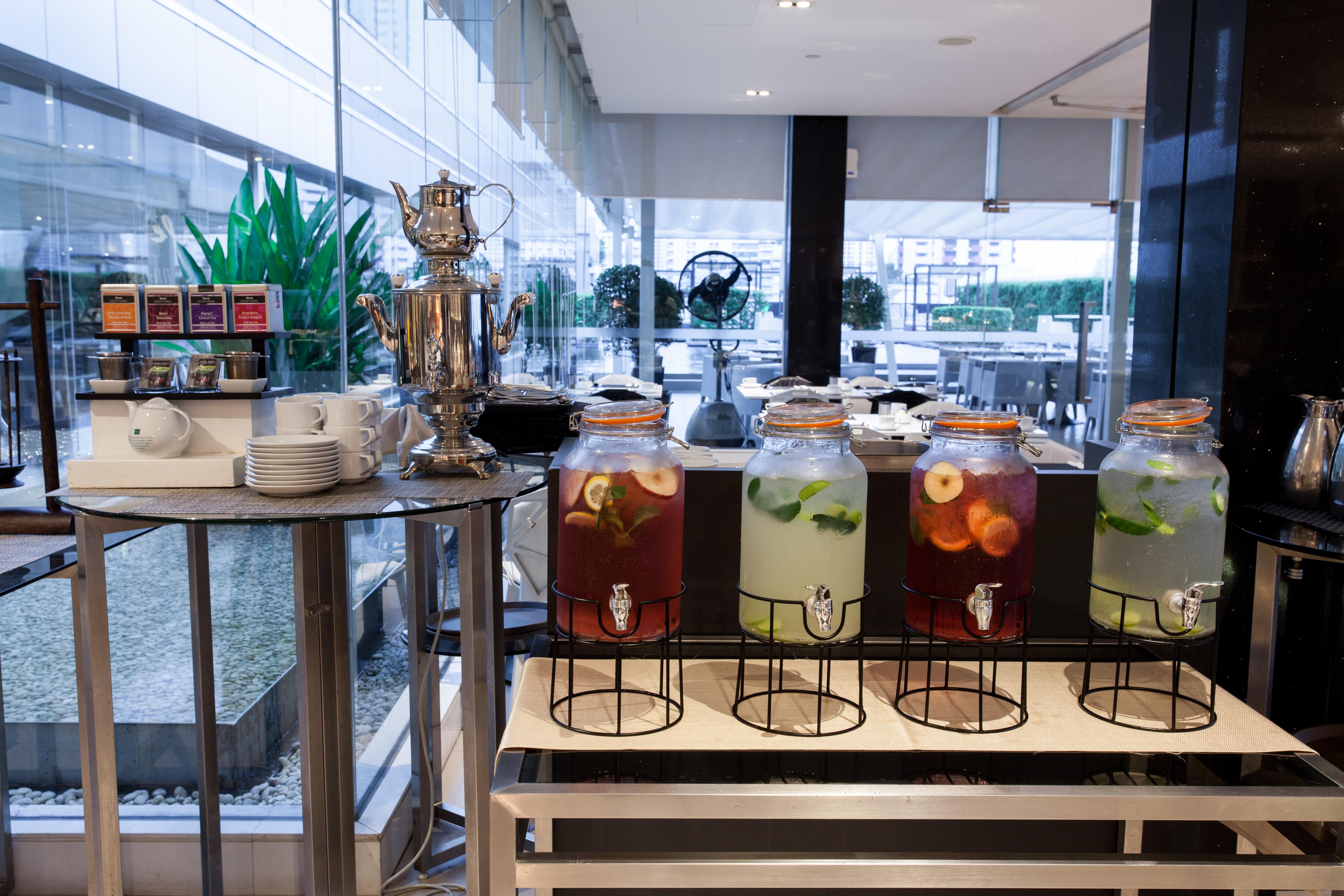 Centara Watergate Pavilion Hotel Банкок Екстериор снимка